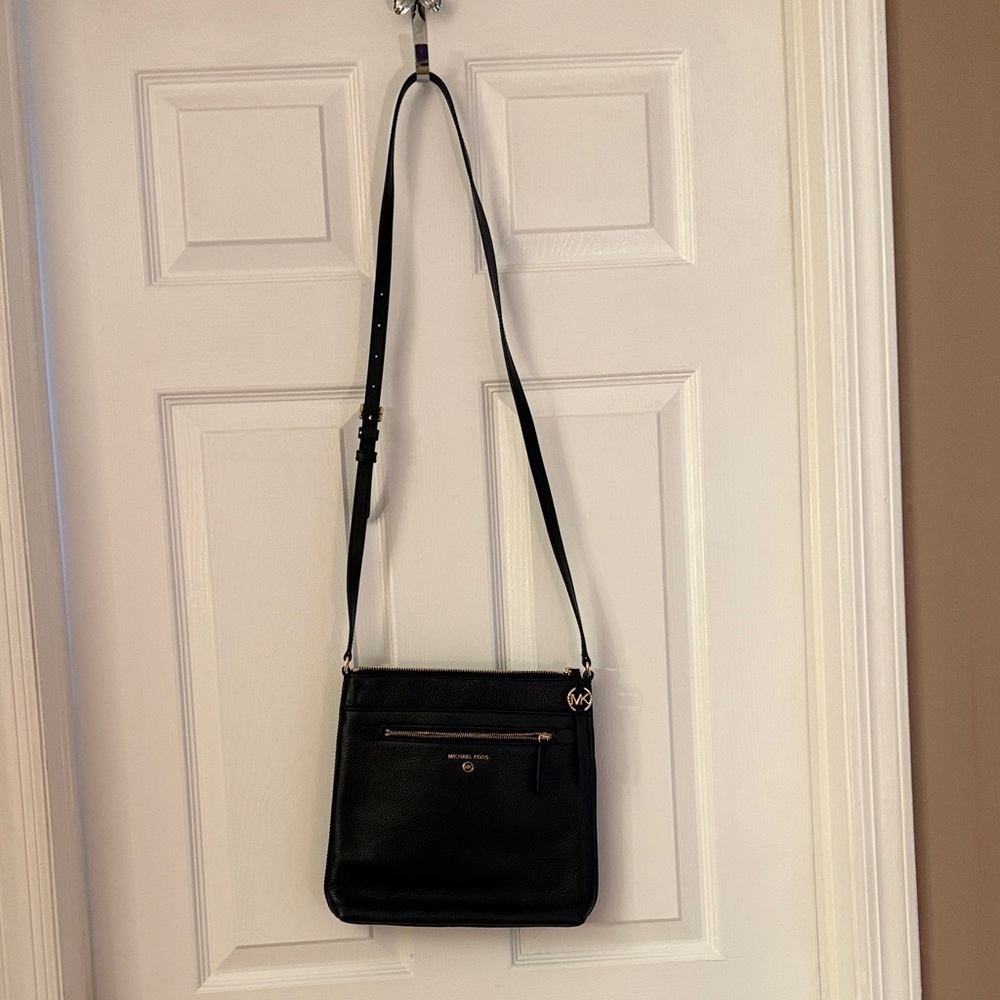 Michael Kors Elegant Black Crossbody Bag - Picture 2 of 8